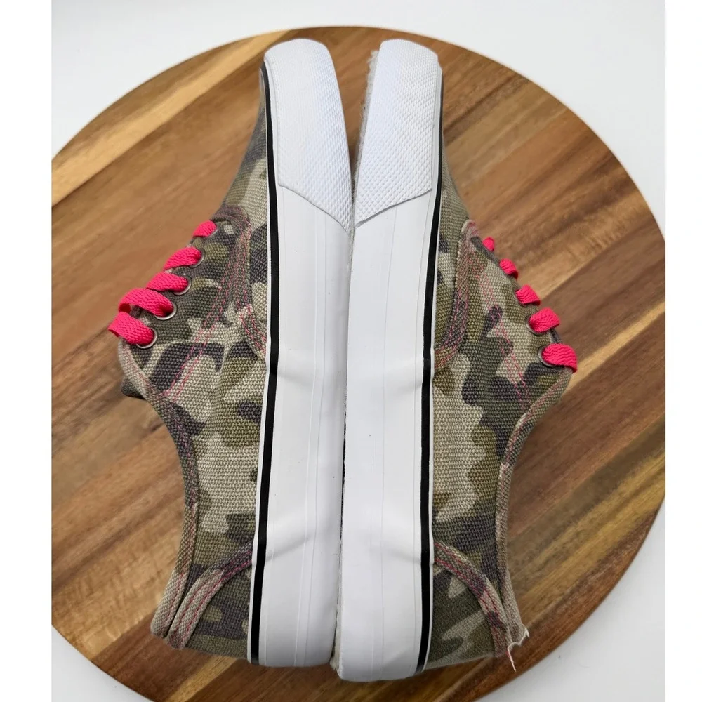 Mossimo Supply Co Women's Size 7 Camo Sneakers Pink Laces Canvas Shoes 0631